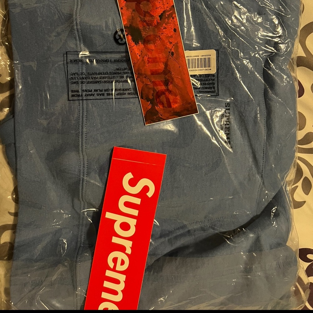 Supreme micro logo hooded sweatshirt light blue medium brand new in packaging